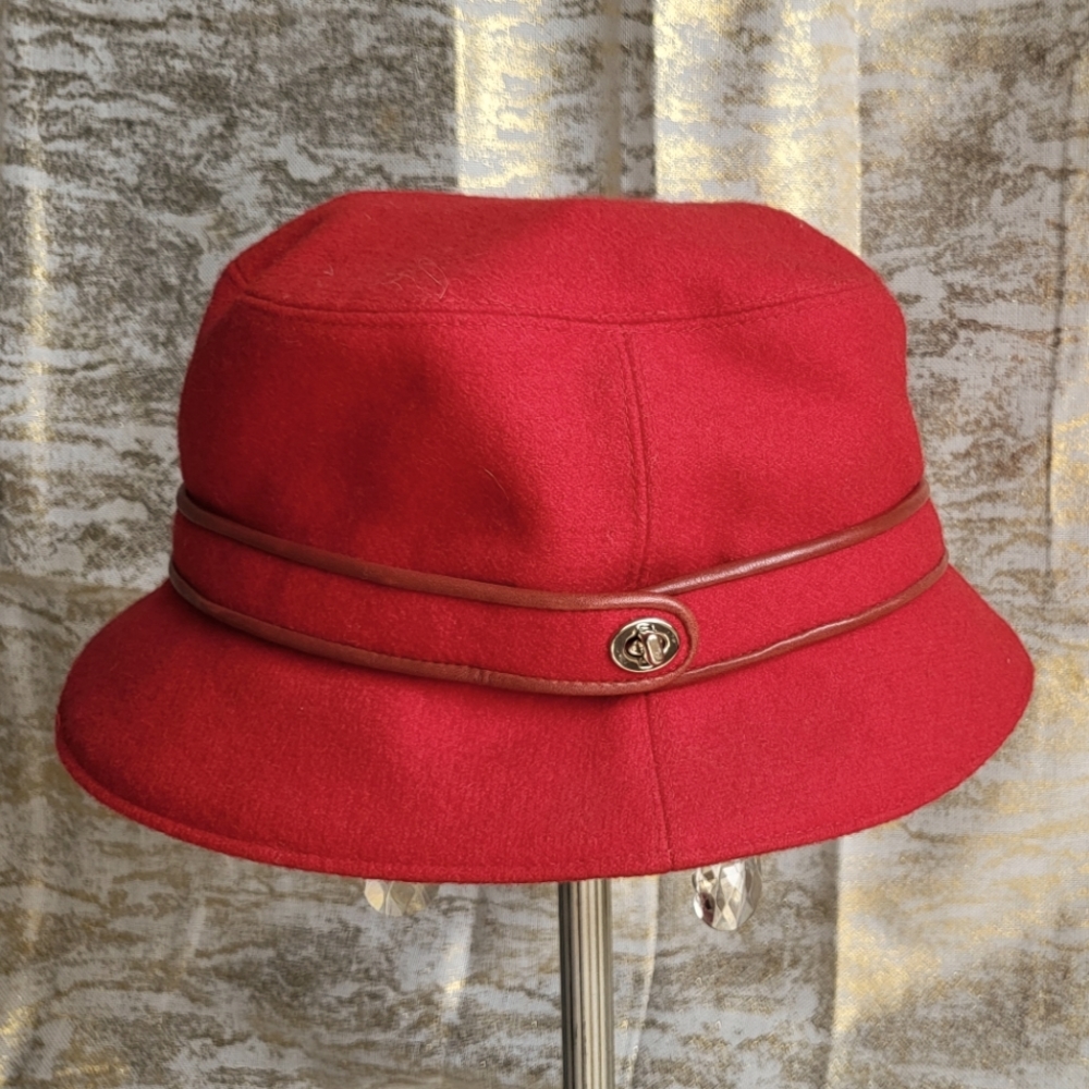Coach red wool bucket hat size M/L